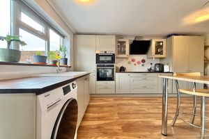 Kitchen/Breakfast Room- click for photo gallery